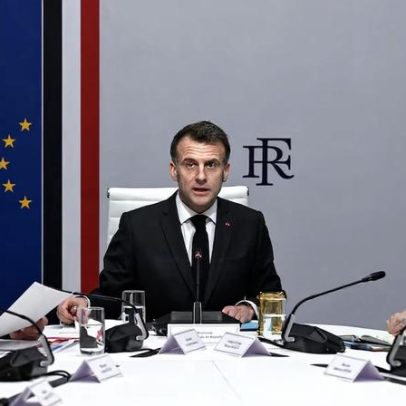 Macron pede Irã que cesse ataques e restabeleça navegação no Estreito de Hormuz