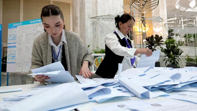 Cazaquistão aprova nova constituição com 87,15% de apoio