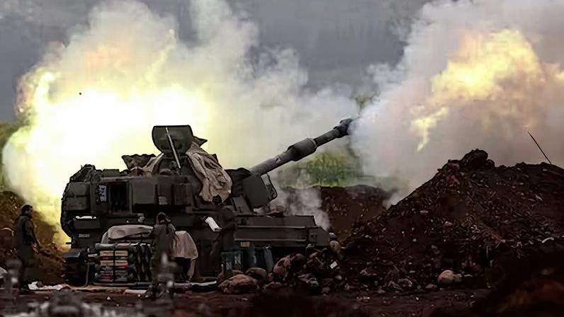 Una unidad de artillería israelí desplegada en un lugar no revelado en la frontera israelí bombardeaba objetivos en territorio libanés, el 14 de marzo.
