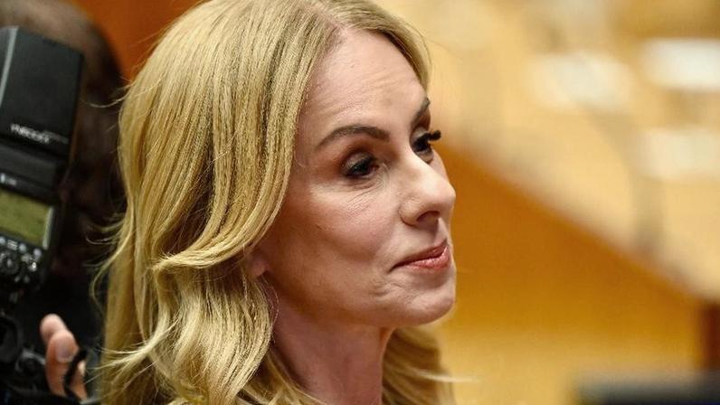 Explicação de Viviane Barci é remendo que piora o soneto