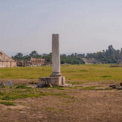 Tiro, cidade antiga, é atingida por ataques; ministro pede intervenção da Unesco