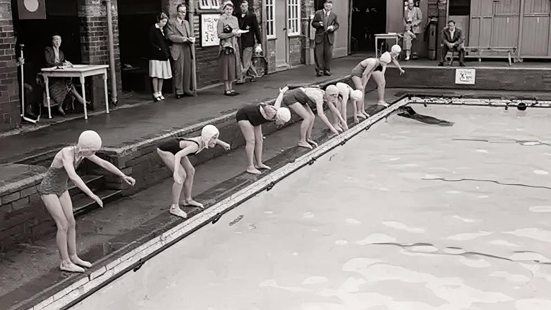 Piscina que antes era movida a vapor de fábrica passa a energia solar