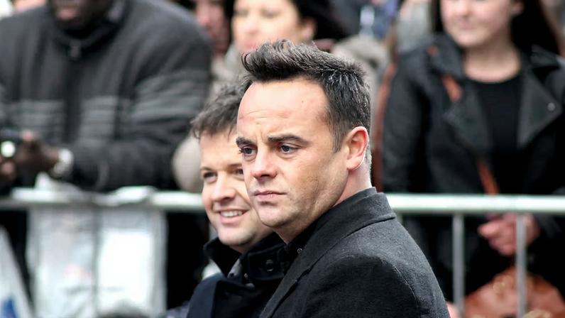 Ant e Dec processam por lucro não autorizado de £250 mil com obras de Banksy