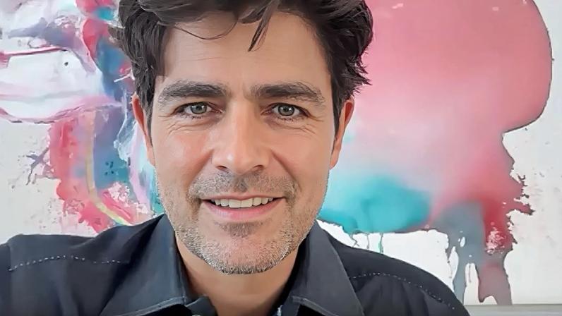 Adrian Grenier voltaria a atuar em tempo integral sob condição