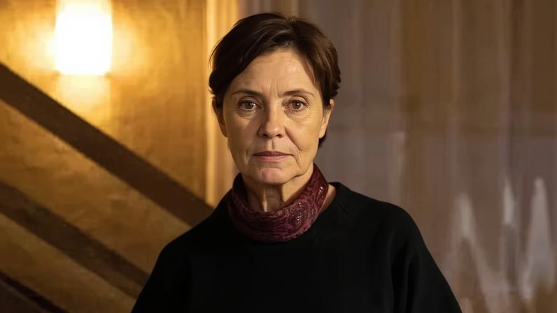 Adriana Esteves tem papel central na série 'Os Outros'