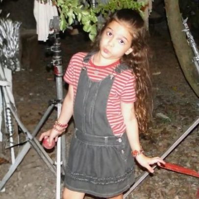 Mel Maia mostra fotos de Avenida Brasil e revela lembranças de infância