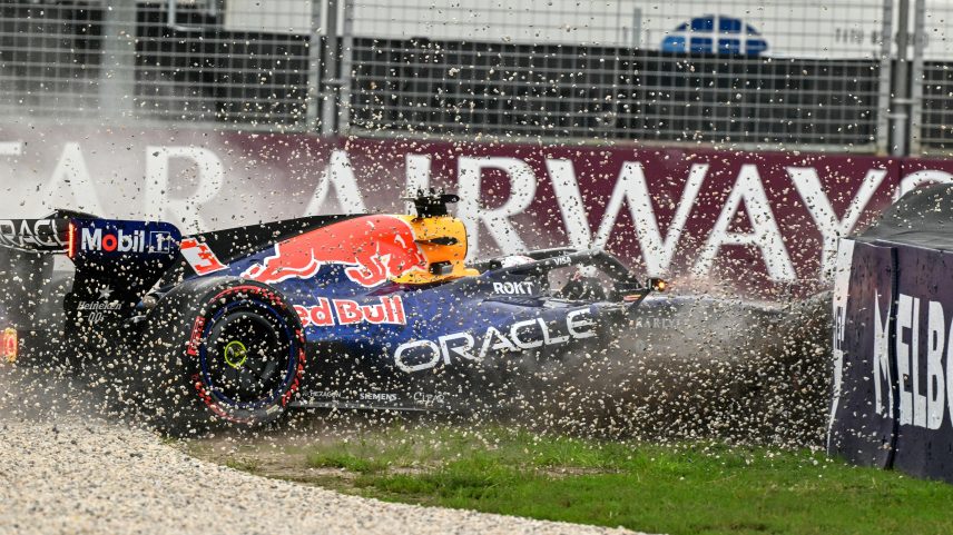 Max Verstappen bate e fica fora da classificação no GP da Austrália — Foto: Paul Crock/AFP