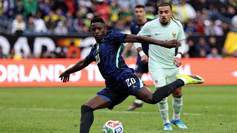 João Pedro e Luiz Henrique entram na escalação; Ancelotti testa todos os setores