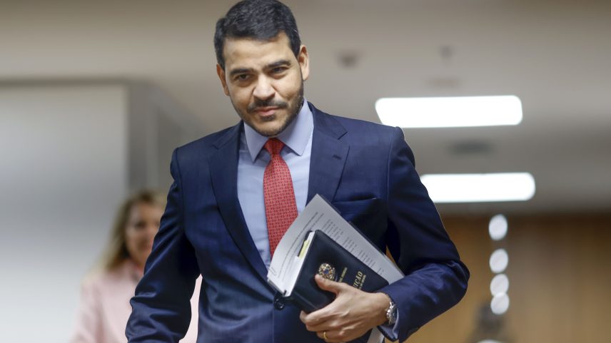 Lula encaminha ao Senado a indicação de Messias ao STF