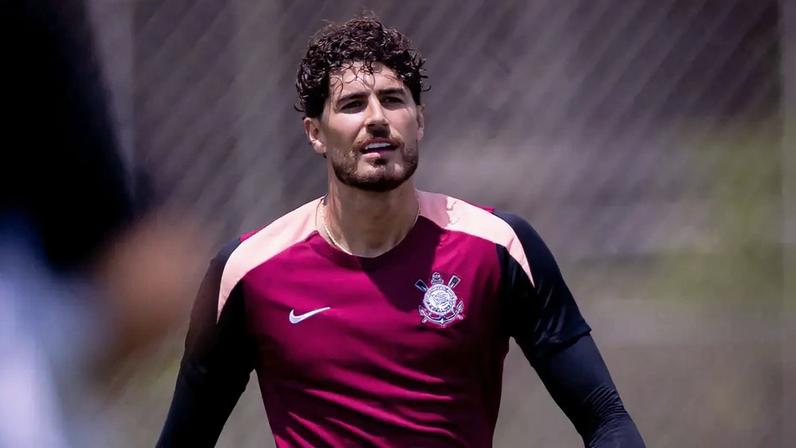Pedro Raul marca golaço em treino do Corinthians