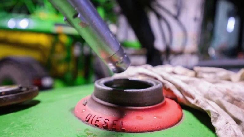 Governo autua maiores distribuidoras de combustível por alta de preços