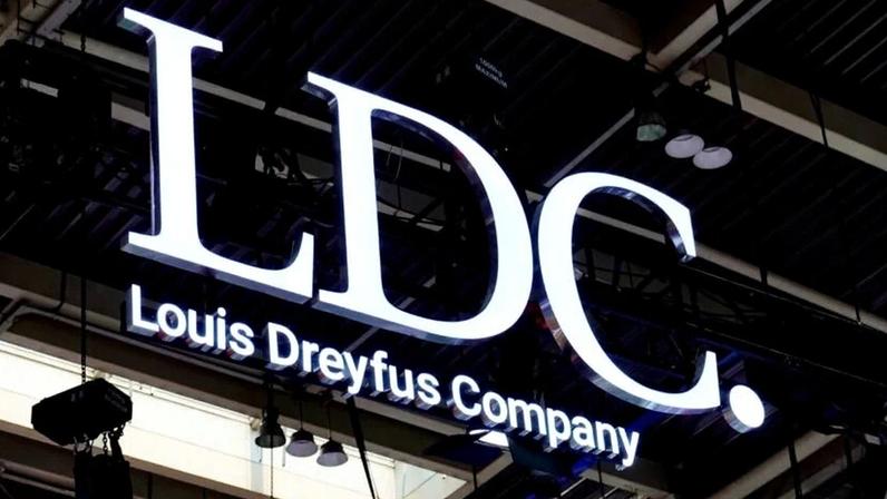 Logo da empresa em estande em feira na China