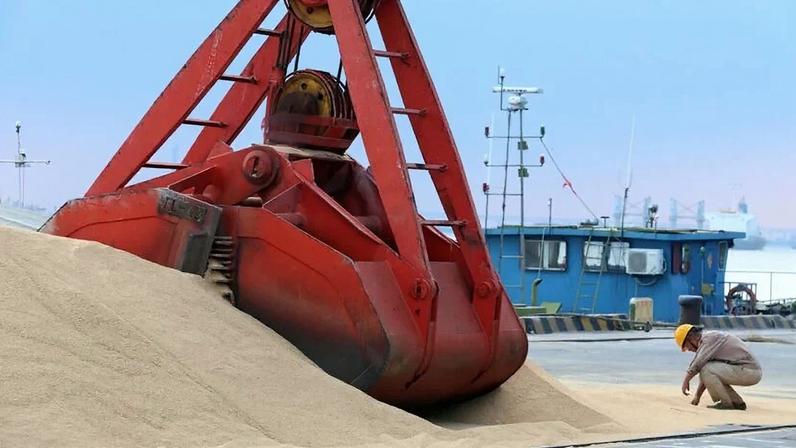 Carregamento de soja em navio