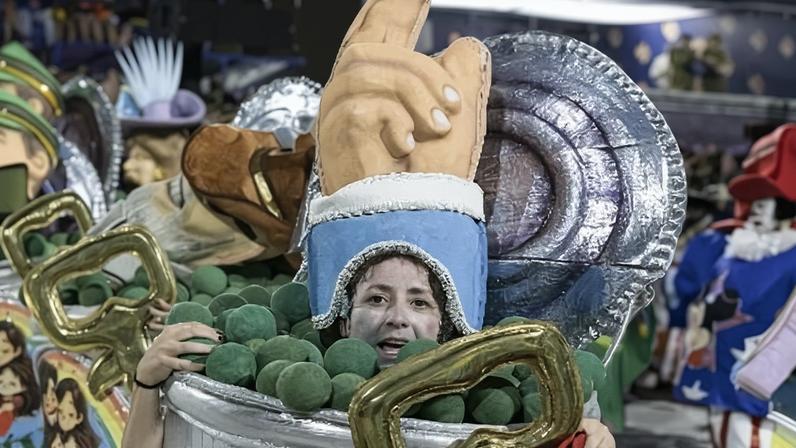 Ala da Acadêmicos de Niterói foi intitulada "neoconservadores em conserva"