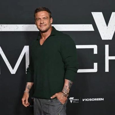 Ator Alan Ritchson é acusado de agredir vizinho em vídeo na frente de crianças