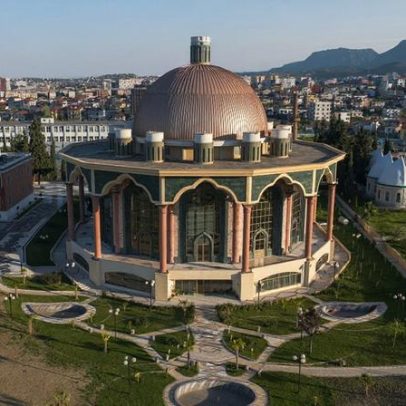 Albânia propõe criar "Vaticano muçulmano".