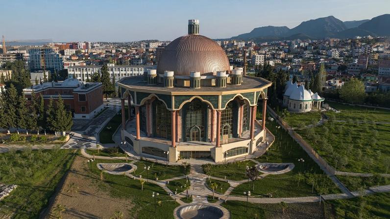 Albânia propõe criar "Vaticano muçulmano".