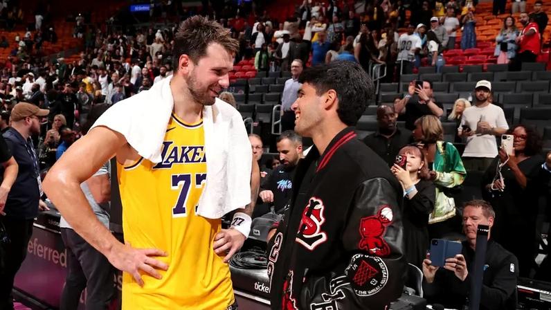 Alcaraz acompanha vitória dos Lakers em Miami antes de enfrentar Fonseca