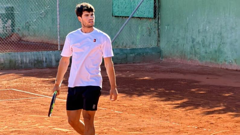 Alcaraz faz primeiro treino rumo à temporada de saibro