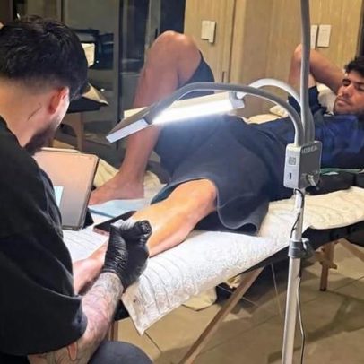 Alcaraz tatua canguru na perna, amplia sua coleção de tatuagens