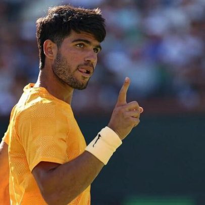 Alcaraz vence Ruud e soma sua 15ª vitória consecutiva no ano