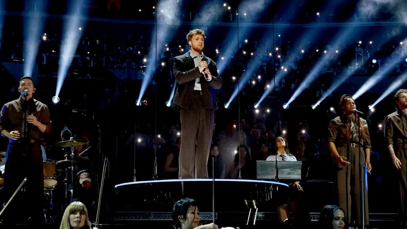 Alex Warren queria abandonar o Grammys após falha na apresentação