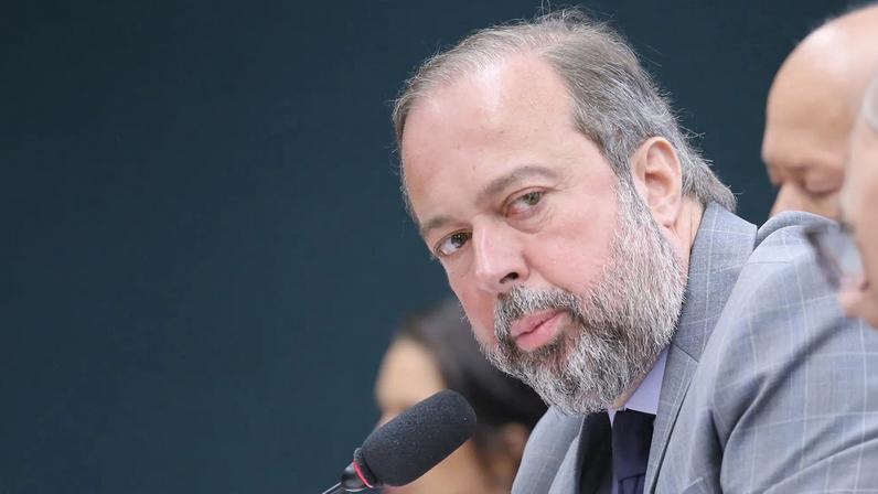 Em meio a conflito no Oriente Médio, ministro de Lula, Alexandre Silveira volta a defender uso militar da energia nuclear. (Foto: Kayo Magalhaes/Câmara dos Deputados)