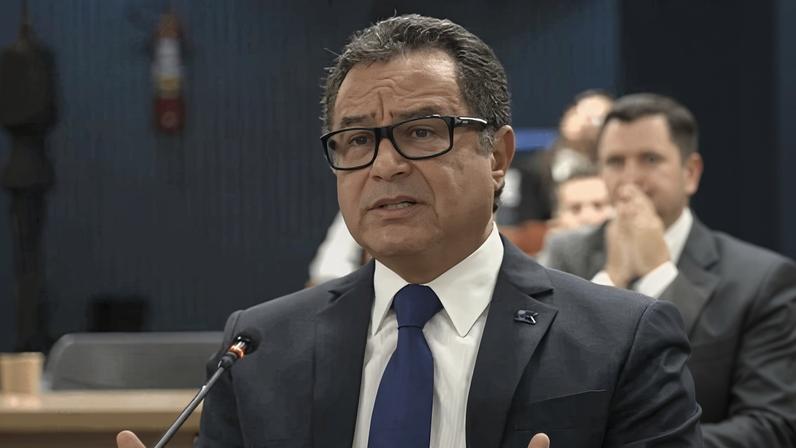 Almir Garnier no banco dos réus, no STF, em setembro de 2025