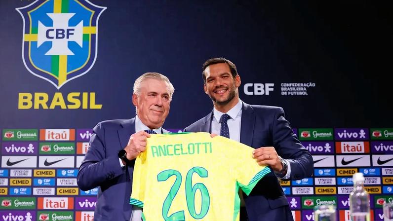 Carlo Ancelotti e Samir Xaud, presidente da CBF (Foto: Rafael Ribeiro/CBF)