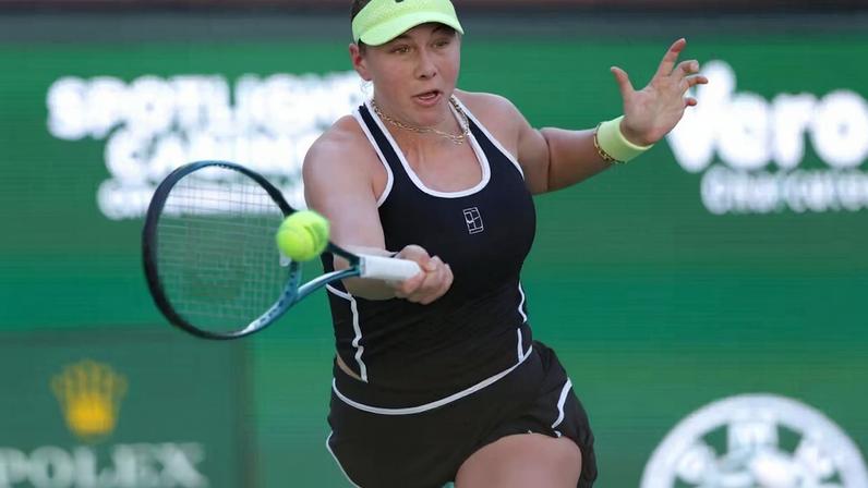 Anisimova avança; Noskova e Sakkari caem na estreia