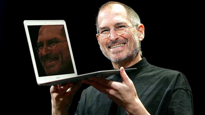 Apple completa 50 anos e busca provar seu papel na era da IA