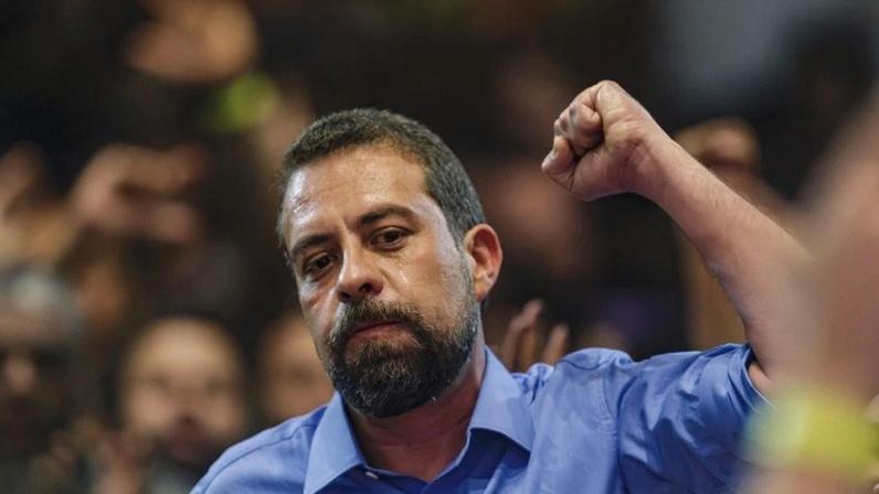Federação com PT divide PSOL e isola grupo de Boulos