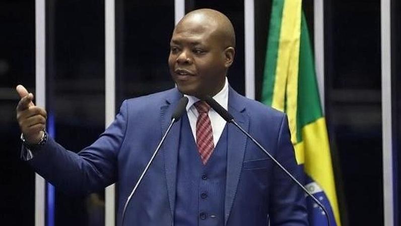 Após denúncia da PGR, Silvio Almeida classifica acusações como irresponsáveis