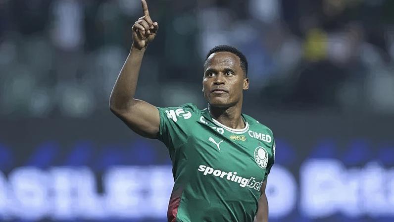 Arias comemora gol pelo Palmeiras