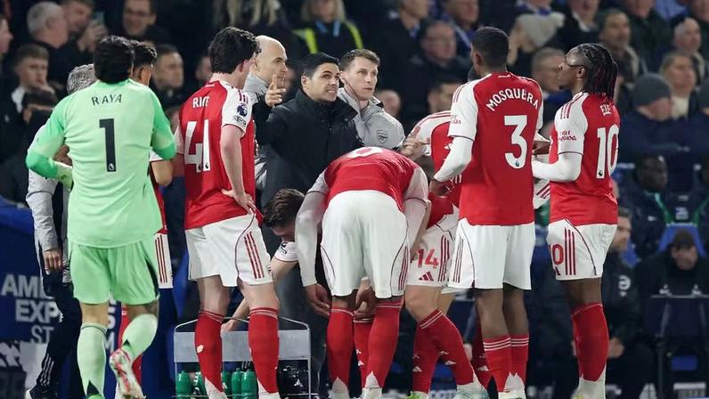 Arsenal é criticado na Premier League por cera e faltas