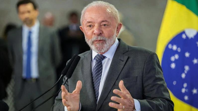 Presidente Lula sanciona lei que aumenta licença-paternidade para 20 dias a partir de 2027.