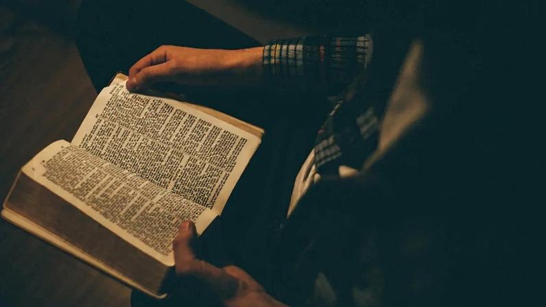 Cântico dos Cânticos apresenta 10 lições sobre a ascensão espiritual ao amor divino.