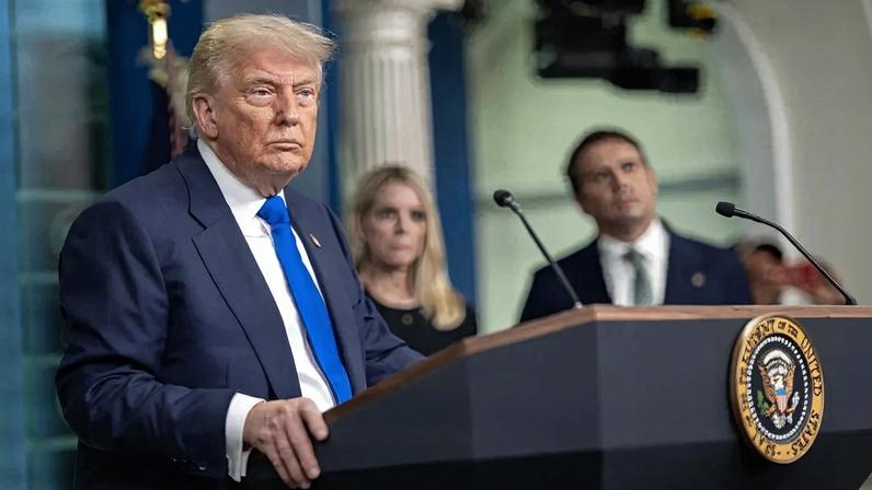 Donald Trump declara que EUA estão tirando o Irã de ação em conflito geopolítico.