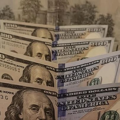 Dólar sobe 0,78% com guerra e alta dos juros globais