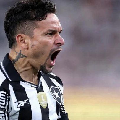 São Paulo tenta contratação de Artur, do Botafogo, após pedido de Roger Machado