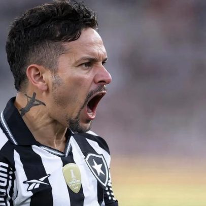 Fifa condena Botafogo por dívida na compra de Artur; clube recorre