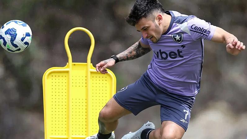 São Paulo recebe Artur por empréstimo do Botafogo