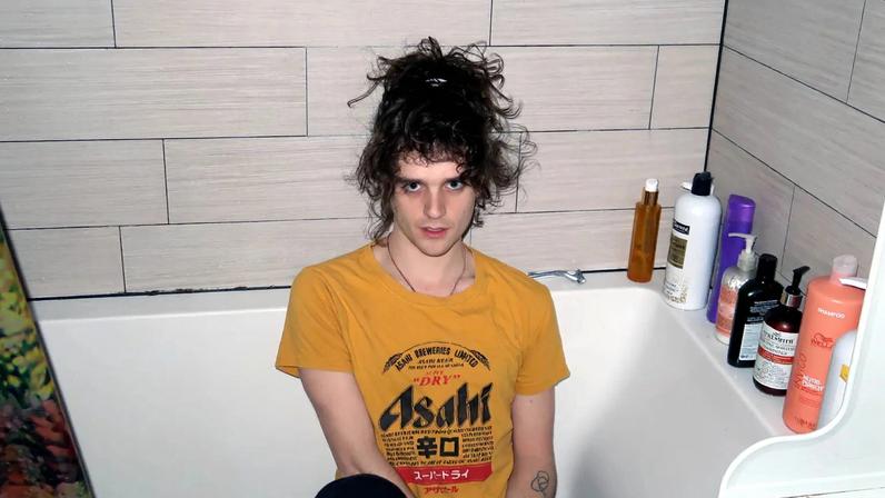 Asher White revela o indie caseiro