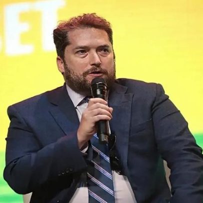 Governo Lula cancela visto de Darren Beattie, assessor de Trump