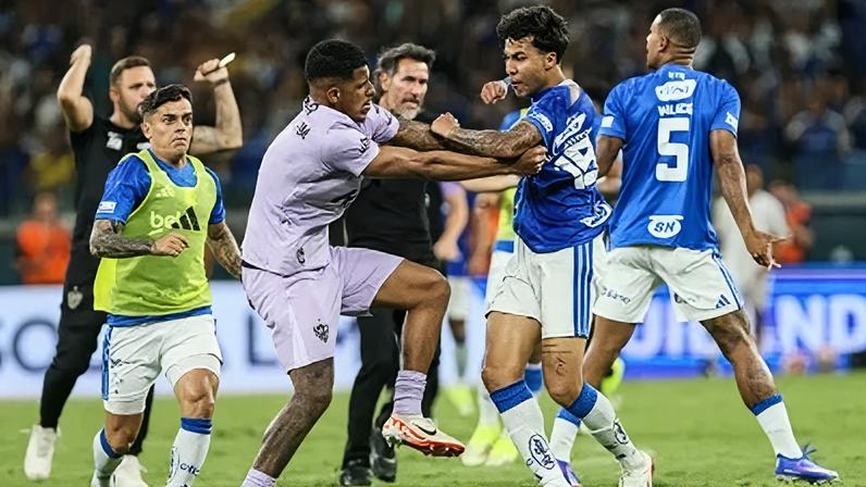 Clássico entre Atlético-MG e Cruzeiro terminou com briga e expulsões