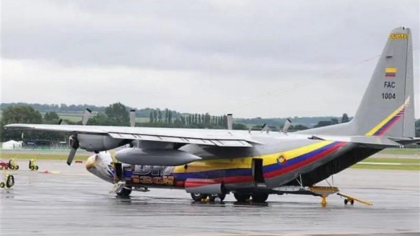 Avião de transporte militar sofre acidente ao decolar na Colômbia