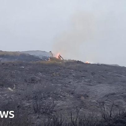 Equipes contêm incêndio florestal em reserva natural
