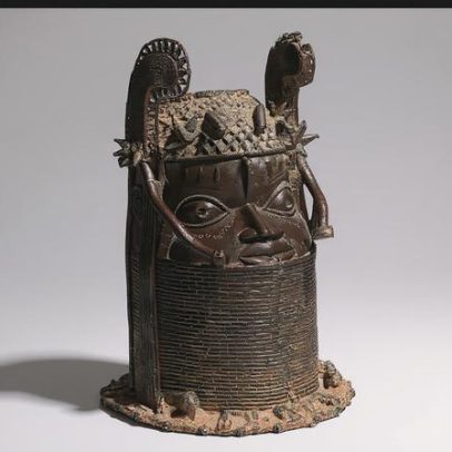 Museu Rietberg entrega 11 bronzes de Benin ao governo nigeriano