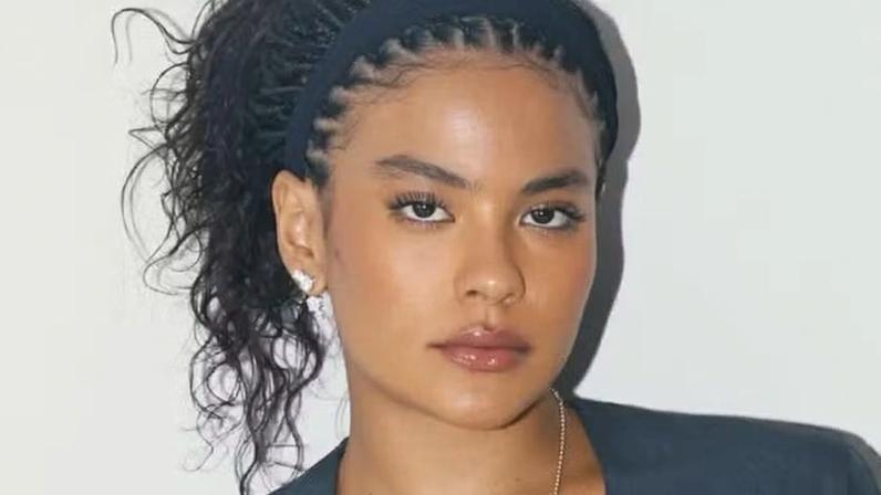 Bella Campos celebra irmã mais velha com fotos raras