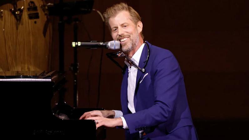 Andrew McMahon toca Piano Man diante de Billy Joel experiência aterrorizante
